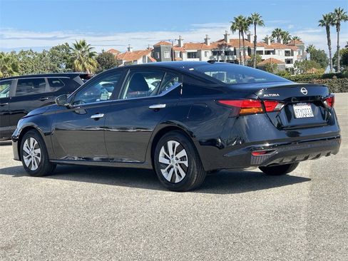 Used 2025 Nissan Altima 2.5 S image 2