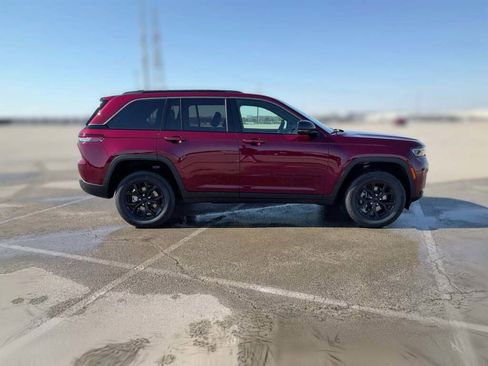 New 2026 Jeep Grand Cherokee Altitude image 14