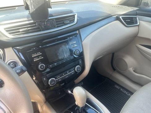 Used 2015 Nissan Rogue SV FWD image 6