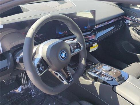 New 2027 BMW i5 eDrive40 w/ M Sport Package RWD image 3