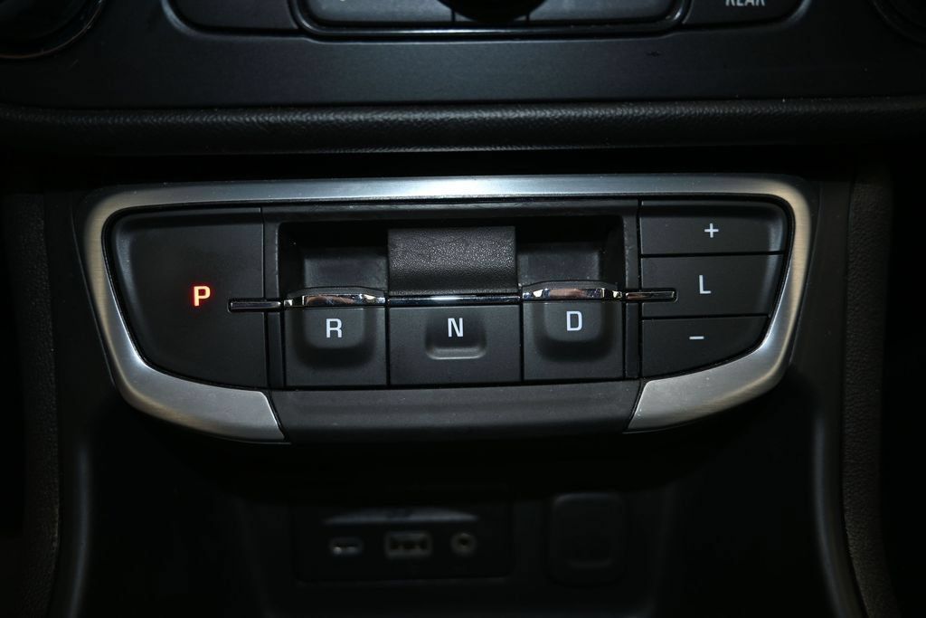 Used 2024 GMC Terrain SLT AWD/4WD image 17