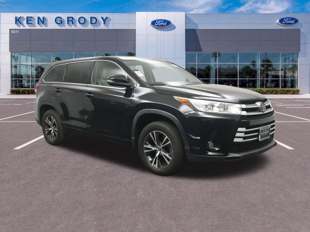 Used 2017 Toyota Highlander Plus w/ Carpet Mat Package FWD image 20