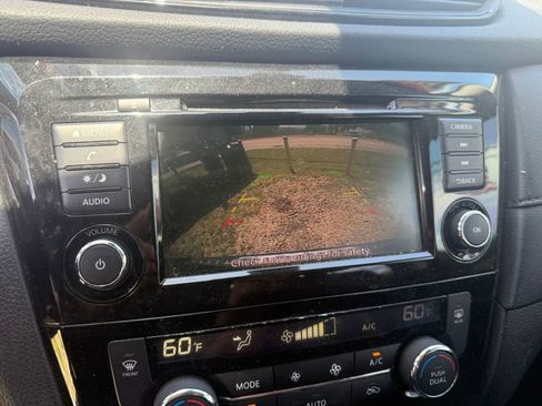 Used 2020 Nissan Rogue SV FWD image 10