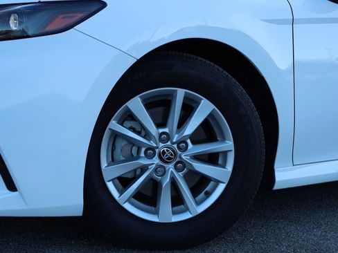 Used 2025 Toyota Camry LE image 3