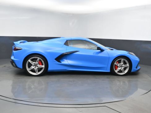 Used 2022 Chevrolet Corvette Stingray Premium Conv w/ Z51 Performance Package RWD image 4