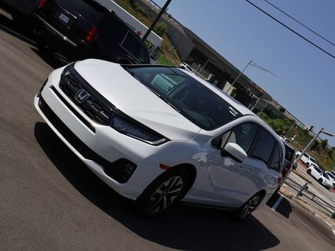New 2026 Honda Odyssey EX-L image 3
