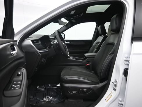 New 2025 Jeep Grand Cherokee L Altitude image 21