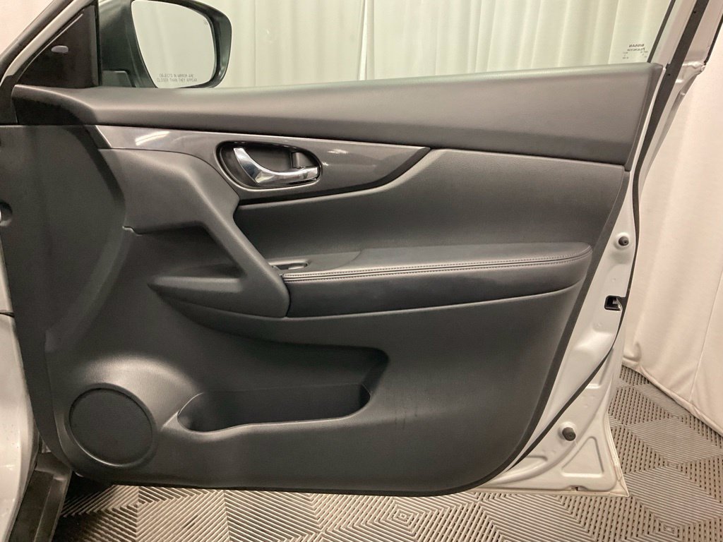 Used 2017 Nissan Rogue SV FWD image 30