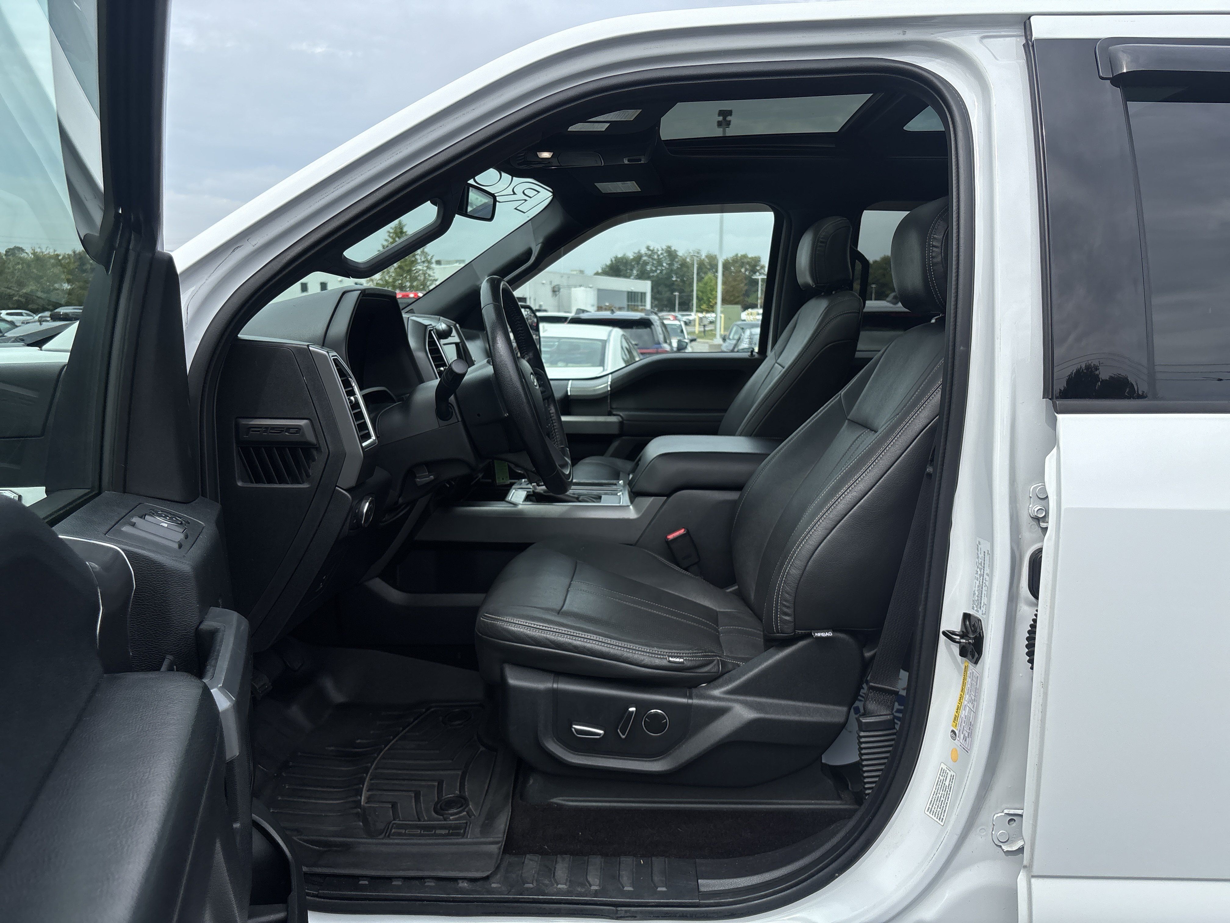 Used 2016 Ford F150 XLT w/ Equipment Group 302A Luxury AWD/4WD image 36