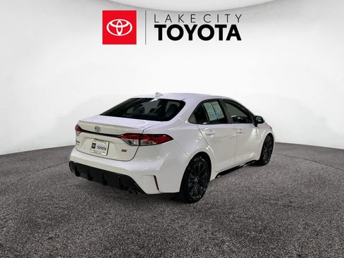 Used 2024 Toyota Corolla SE w/ SE Premium Package image 8
