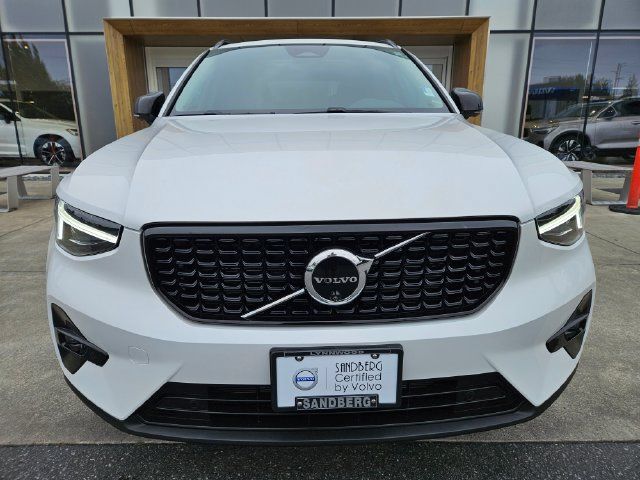 Used 2024 Volvo XC40 B5 Ultimate w/ Protection Package Premier AWD/4WD image 2