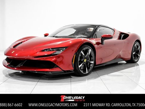 Used 2022 Ferrari SF90 Spider image 1