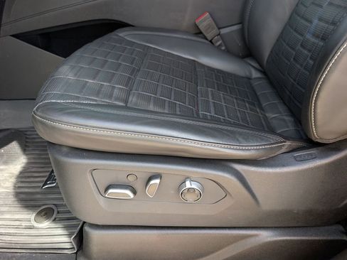 Used 2024 Cadillac Escalade Sport Platinum image 13