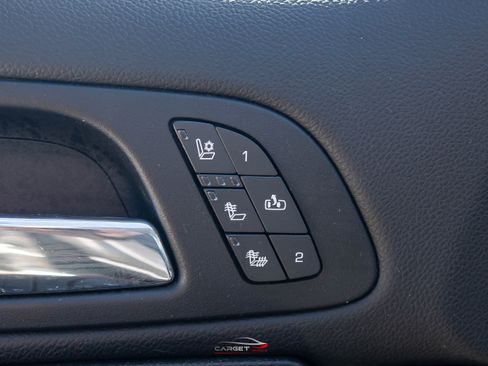 Used 2013 Chevrolet Avalanche LTZ image 39