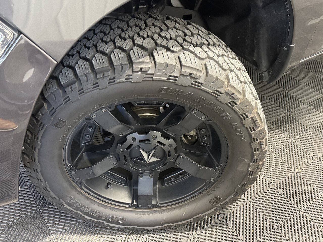 Used 2017 RAM 1500 Express AWD/4WD image 31