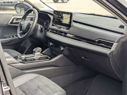 Used 2025 Mitsubishi Outlander SE image 27