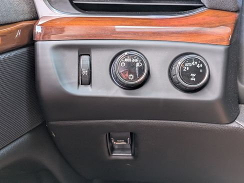 Used 2019 Cadillac Escalade Premium Luxury AWD/4WD image 25