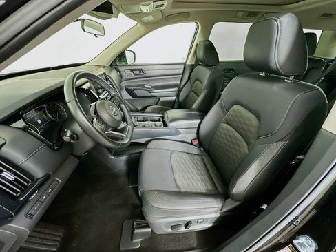 Used 2023 Nissan Pathfinder SV w/ SV Premium Package AWD/4WD image 13