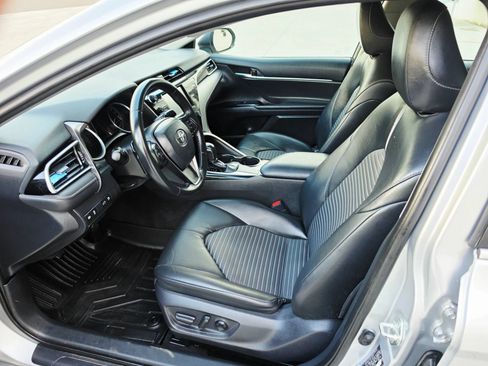 Used 2018 Toyota Camry SE FWD image 9