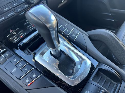 Used 2018 Porsche Cayenne Platinum Edition image 26