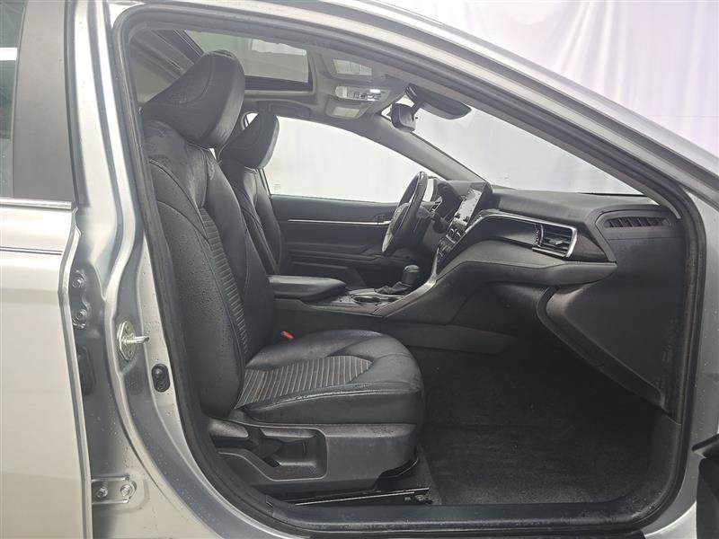 Used 2021 Toyota Camry SE w/ Cold Weather Package FWD image 11