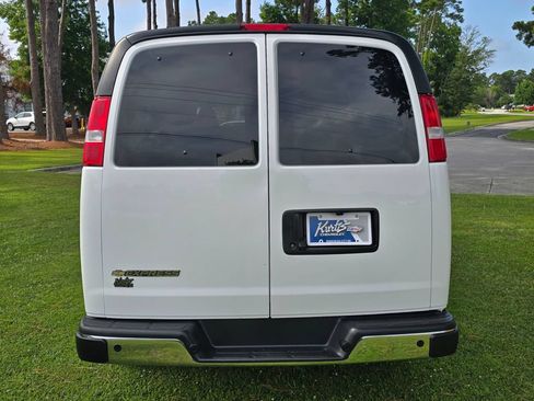 Used 2025 Chevrolet Express 3500 LT w/ LT Preferred Equipment Group RWD image 4
