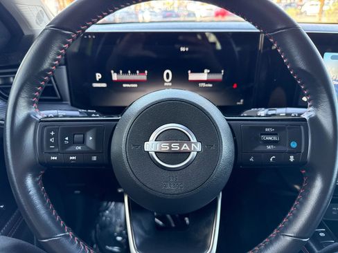 Used 2025 Nissan Kicks SR image 22