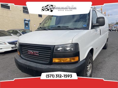 Used 2018 GMC Savana 2500 Extended RWD image 1