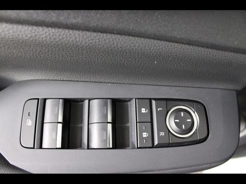 Used 2025 Toyota Prius AWD image 18