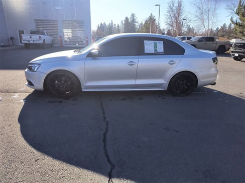 Used 2014 Volkswagen Jetta SE image 3
