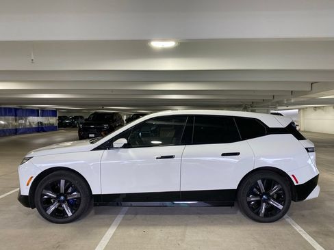 Used 2024 BMW iX xDrive50 w/ Sport Package AWD/4WD image 2