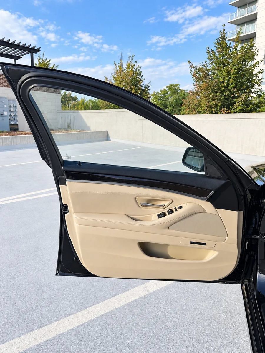 Used 2011 BMW 528i Sedan RWD image 11
