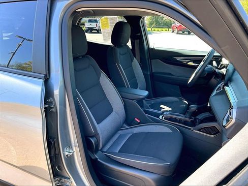 Used 2025 Chevrolet TrailBlazer LT AWD/4WD image 11