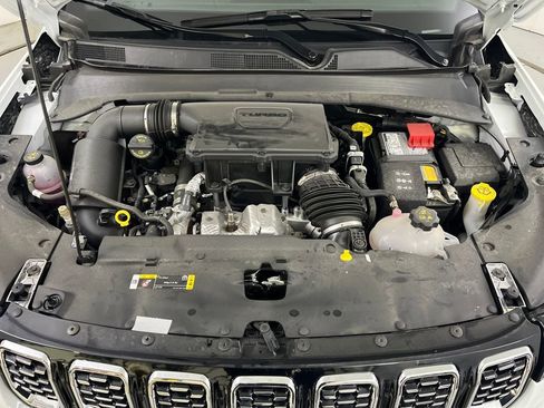 Used 2025 Jeep Compass Limited image 9