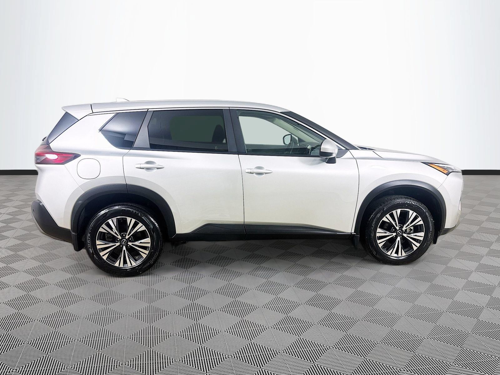 Used 2023 Nissan Rogue SV AWD/4WD image 8