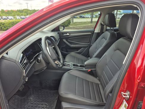 Used 2024 Volkswagen Jetta SE FWD image 13