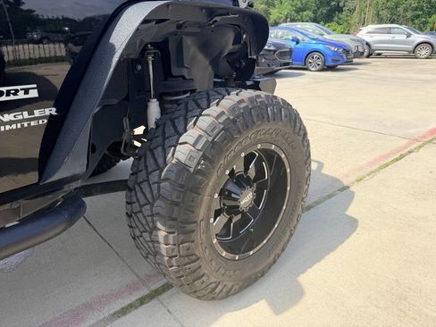 Used 2015 Jeep Wrangler Unlimited Sport w/ Connectivity Group AWD/4WD image 31