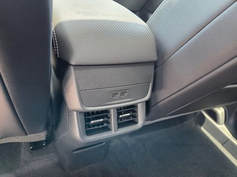 Used 2027 Chevrolet Equinox LT w/ Convenience Package II FWD image 9