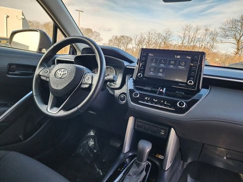 Used 2022 Toyota Corolla Cross LE image 13