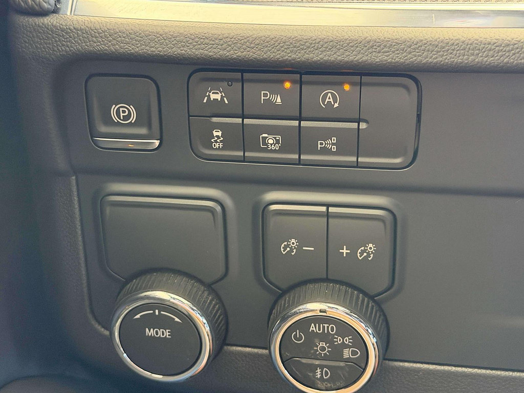 Used 2026 Chevrolet Suburban RST RWD image 15