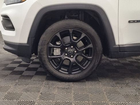 Used 2025 Jeep Compass Latitude w/ Altitude Special Edition image 10