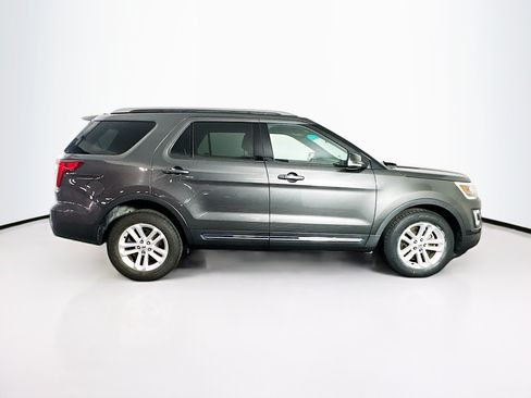 Used 2017 Ford Explorer XLT FWD image 10