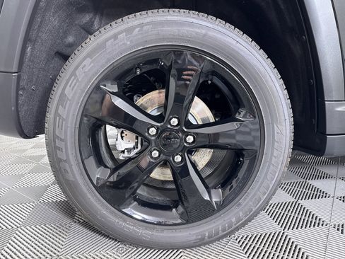 New 2025 Jeep Grand Cherokee Altitude image 21