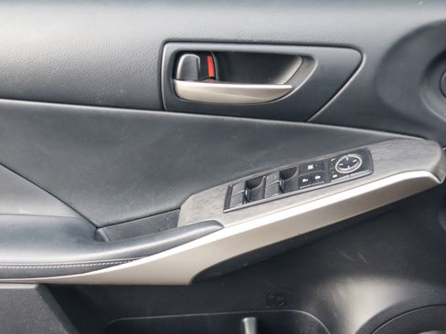 Used 2019 Lexus IS 300 F Sport w/ F Sport Package image 12