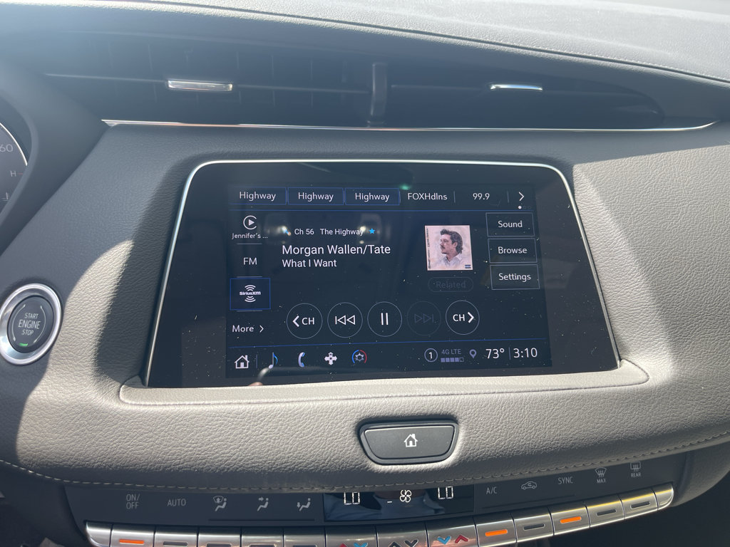 Used 2023 Cadillac XT4 Luxury w/ Cold Weather Package FWD image 17
