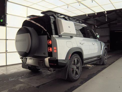 Used 2022 Land Rover Defender 110 X image 2