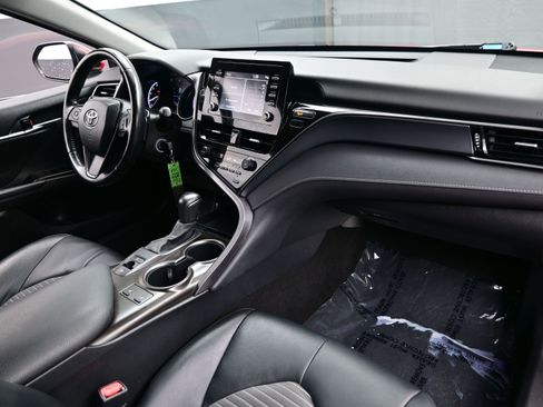 Used 2021 Toyota Camry SE w/ Cold Weather Package image 15