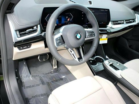 Used 2025 BMW X1 xDrive28i w/ Technology Package image 4