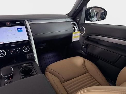 New 2026 Land Rover Discovery Limited Edition image 26
