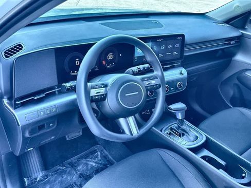 Used 2025 Hyundai Kona SE FWD image 13